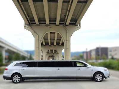 2019 Lincoln MKT, $24995. Photo 8