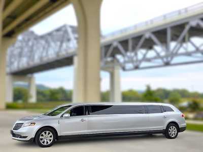 2019 Lincoln MKT, $24995. Photo 1