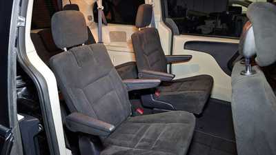 2016 Dodge Caravan, Grand, $4995. Photo 11