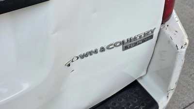 2010 Chrysler Town & Country, $2995. Photo 10