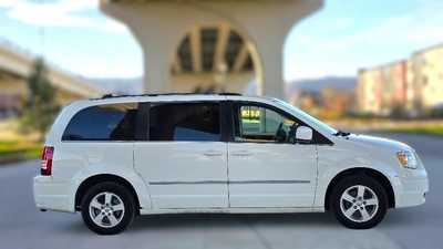 2010 Chrysler Town & Country, $2995. Photo 6
