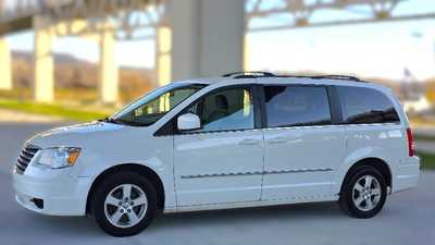 2010 Chrysler Town & Country, $2995. Photo 1