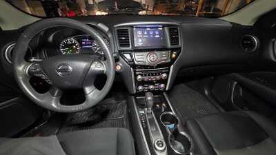 2017 Nissan Pathfinder, $9995. Photo 10