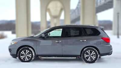 2017 Nissan Pathfinder, $9995. Photo 2