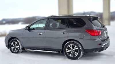 2017 Nissan Pathfinder, $9995. Photo 3