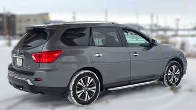 2017 Nissan Pathfinder, $9995. Photo 5