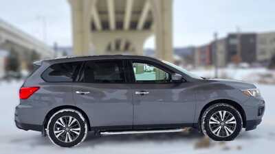 2017 Nissan Pathfinder, $9995. Photo 6