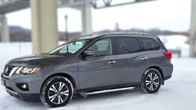 2017 Nissan Pathfinder, $9995. Photo 1