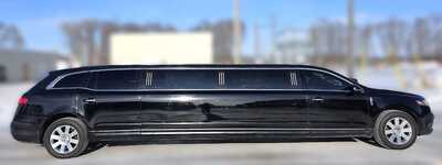 2015 Lincoln Town Car, $15995. Photo 7