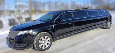 2015 Lincoln Town Car, $15995. Photo 1