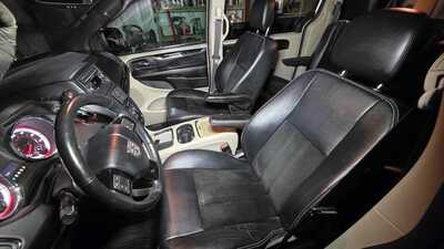 2017 Dodge Caravan, Grand, $5995. Photo 9