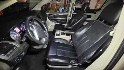 2013 Chrysler Town & Country, $6995. Photo 11