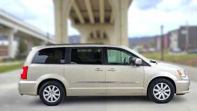 2013 Chrysler Town & Country, $6995. Photo 6