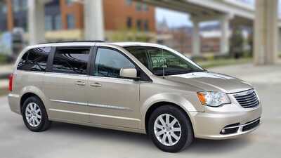 2013 Chrysler Town & Country, $6995. Photo 7