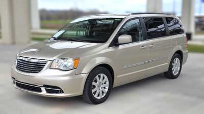 2013 Chrysler Town & Country, $6995. Photo 1