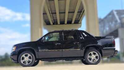 2013 Chevrolet Avalanche, $18995. Photo 2