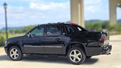 2013 Chevrolet Avalanche, $18995. Photo 3