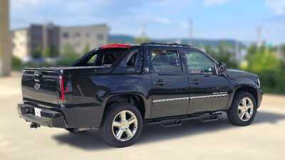 2013 Chevrolet Avalanche, $18995. Photo 5