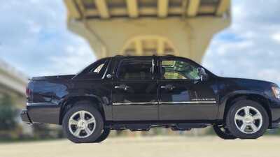 2013 Chevrolet Avalanche, $18995. Photo 6