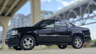2013 Chevrolet Avalanche, $18995. Photo 1