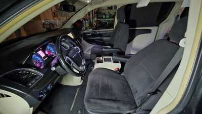 2013 Chrysler Town and, $7995. Photo 9