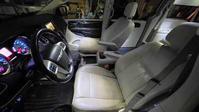 2015 Chrysler Town & Country, $7495. Photo 10