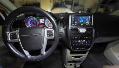 2015 Chrysler Town & Country, $7495. Photo 11