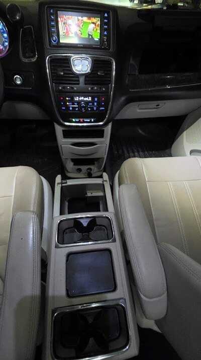 2015 Chrysler Town & Country, $7495. Photo 12