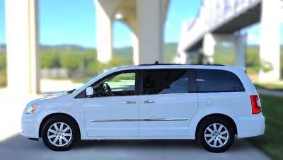 2015 Chrysler Town & Country, $7495. Photo 2