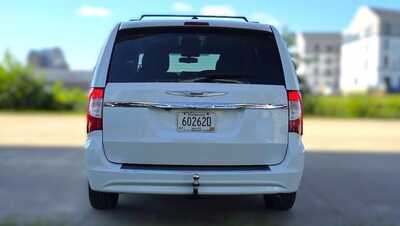 2015 Chrysler Town & Country, $7495. Photo 4