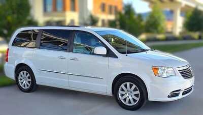 2015 Chrysler Town & Country, $7495. Photo 7