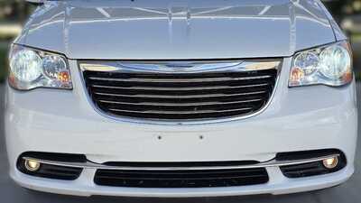 2015 Chrysler Town & Country, $7495. Photo 9