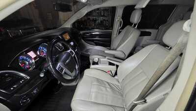 2013 Chrysler Town & Country, $0. Photo 10