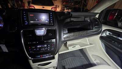 2013 Chrysler Town & Country, $0. Photo 12