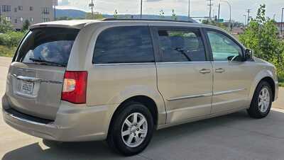 2013 Chrysler Town & Country, $0. Photo 5