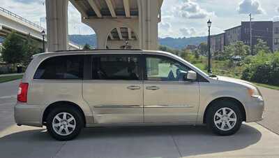 2013 Chrysler Town & Country, $0. Photo 6