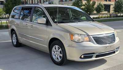 2013 Chrysler Town & Country, $0. Photo 7