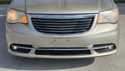 2013 Chrysler Town & Country, $0. Photo 9