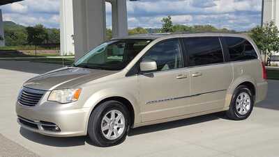 2013 Chrysler Town & Country, $0. Photo 1