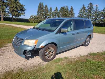 2009 Chrysler Town & Country, $1200. Photo 2