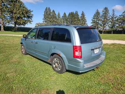 2009 Chrysler Town & Country, $1200. Photo 3